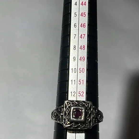 Vintage Sterling 925 Elegant Silver Ring with Purple Gemstone - Picture 6 of 6